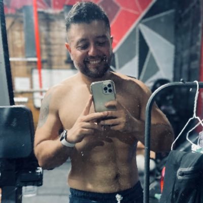 luispandiux's profile picture. El desmadre queda entre la noche y yo!!!👌😎