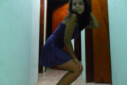Oi *-* Meu nome é  barbara gabriely, tenho 13 anos. Sou medrosa e atrapalhada.Gosto de chocolate,do meu cachorro, música,filmes. Eu amo minha familia.e amigos