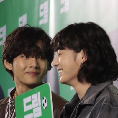 ⓘ before following this user she's a taekooker
• FAN ACCOUNT • jbts •