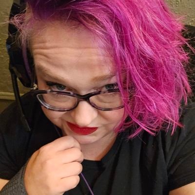 Neurodivergent nerd, middle aged gamer girl, Twitch streamer, mom of 4, mod of Classic Hardcore, may or may not be a gnome warlock IRL Blockhead 4 life.