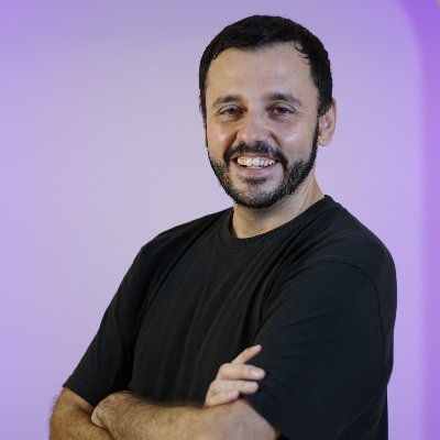 Psicólogo especializado en crear videojuegos seguros y divertidos para todos.
Game, Gamification & Economy Designer.
Profesor Phd en varias universidades.