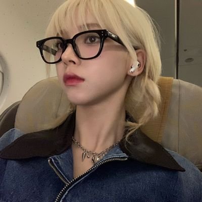 elaiott's profile picture. 