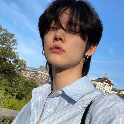 vesqrill's profile picture. @seaminour