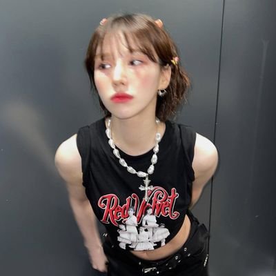 ◞♡̷̷ ☁⋆ .⋆ 𝐖𝐞𝐧𝐝𝐲 𝐒𝐨𝐧, berafiliasi dengan Red Velvet. 𝑷𝒆𝒓𝒔𝒐𝒏𝒊𝒇𝒊𝒌𝒂𝒔𝒊 dari semburat biru bersama vokal yang melampaui utas ragu.
