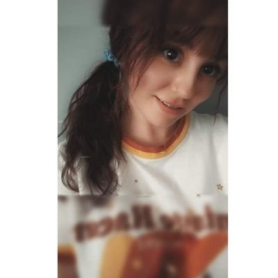 Introducing Me • Computer Game Design Graduate • Vegetarian • Photography • Gamer • Biker • Fashion • @Breaking_Colours On Instagram