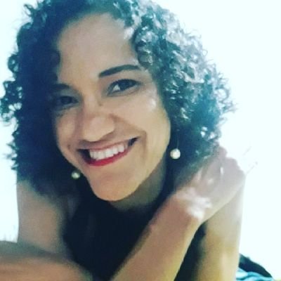 uma pessoa alegre , de bem com a vida que gosta de fazer amigos e viver a vida .