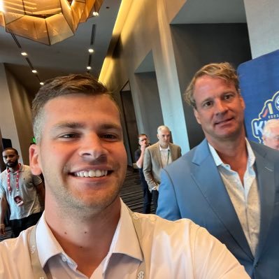 Lane Kiffin’s doppelgänger. Troy, Wallace, ΛΧΑ alum, free agent Sports Anchor/Reporter