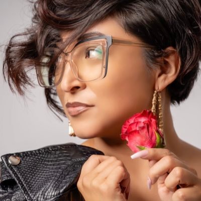 Content Strategist 👩🏻💻 📌Helping the small business owner ✨I create to Inspire 💃🏻Latina 👧🏽👧🏽👧🏽 Girl mom