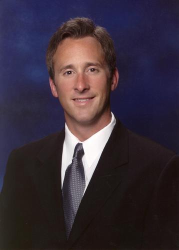 As an experienced business attorney, real eatate broker and entrepreneur, Todd helps clients around the world close deals, resolve disputes and manage risk.