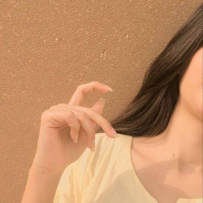 Sararaza21's profile picture. 