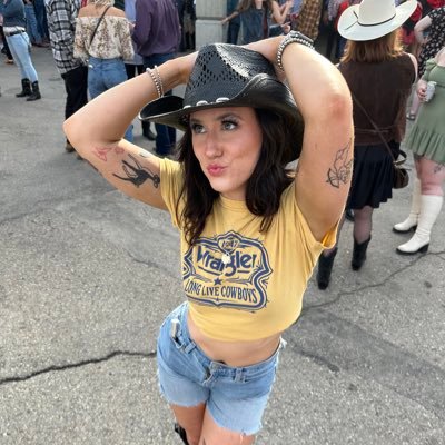 alymcgeachy's profile picture. 