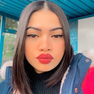 DaniMarthinely's profile picture. Há anos sem entender como o Twitter funciona. Mas continuo por aqui.