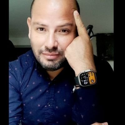 MoissDvilaHern2's profile picture. Aristóteles pensaba que era un ser social y, por tanto, hoy día tendría perfil en Facebook