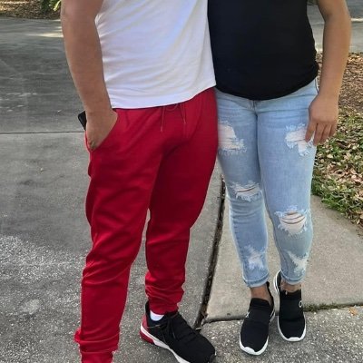 Curiosos
Vivimos en Orlando Florida.
Solo personas discretas y respetuosas .