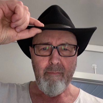 FinnFredrikLang's profile picture. Så nostalgisk at det føles. Love the stars and movies from the 20’s through the 60’s. And a handful later! Leeds United F.C. and SK Brann. And MAGA.