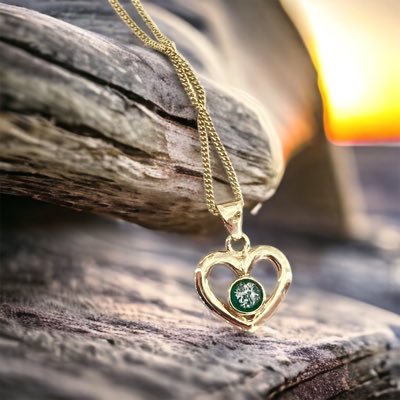 Ash Glass Design offers a range of handcrafted Memorial glass jewellery and art designs incorporating the ashes of your loved one in a choice of colours.