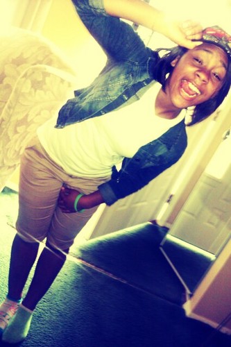 - follow me & i'll followback, its simple . (♀♀) . Capicorn . GAY PRIDE . i LOVE my boyfriend Marquise 11.21.11 . : )