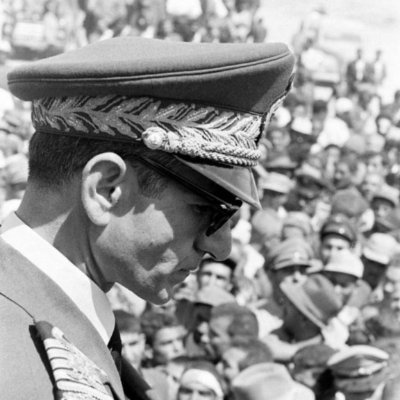 خدا - شاه - میهن
پادشاهی خواه - ایرانگرا - ملیگرا - ناسیونالیست
چو فرمان یزدان چو فرمان شاه
جان فدای ایران