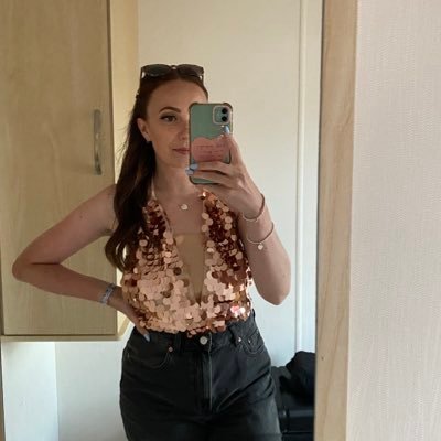 leannateresa's profile picture. 27 | Professional singer | J&L ♡