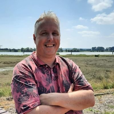 Consulent Vereniging Dorpshuizen & Kleine Kernen Gelderland, levensgenieter,actief strijder leefbaarheid platteland, raadslid Zevenaar(tweets op privé titel)