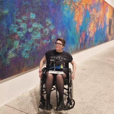 Artist | Bookworm | Comics | Gamer | Film lover | Disabled | Brain glitch issues |#actuallyautistic