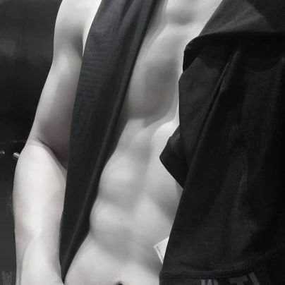 MosesLow3131's profile picture. 身高180cm
躺下有 17cm 粗度没量
🍆😏 喜欢聊撩骚