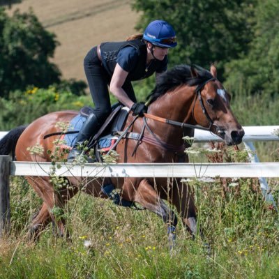 Thoroughbred Specialist for Saracen Horse Feeds. Wife, mother of two and rider for @cbhills