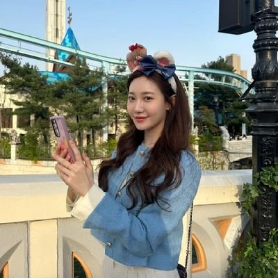 ellie_bell72773's profile picture. 저는 한국에서 왔지만 저는 방콕 시 티아랜드에 살고 있습니다 🇺🇸 저는 티아랜드에서 옷을 파는 부티크 매장이 있고 더 많은 수입을 얻기 위해 사업을 주문합니다