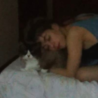 con los ojitos llenos de nostalgia -y ternura-