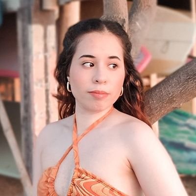 camiewrites's profile picture. Moving mountains with hope; Living life with grace and self-growth ✨