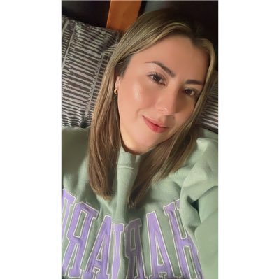 Mamá, amiga, profesional, army, amante del café, el invierno, el otoño y sus colores 💜