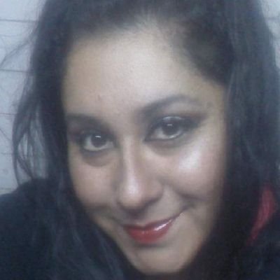 Profesora de comunicación, lenguaje y literatura, tarotista profesional.