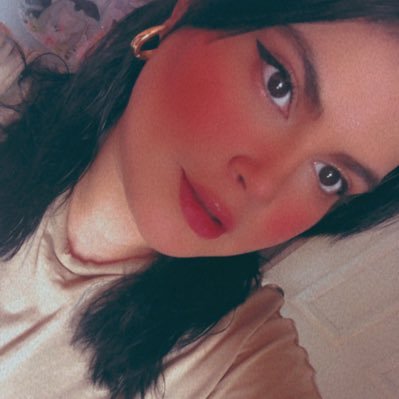 SpellsAndStars's profile picture. Idealista  |  Soñadora  |  El Salvador♡
Creative geek and spontaneous risk taker. Not necessarily in that order.