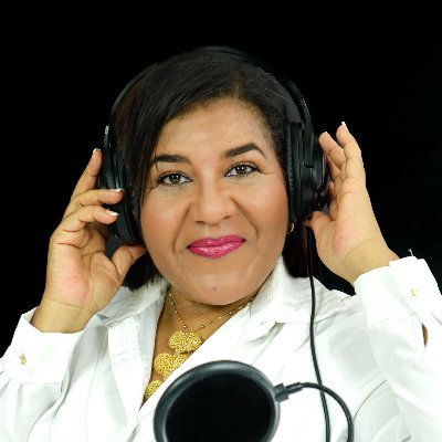 Orgullosamente Merideña.
Ciudadana en ejercicio, vinculada a proyectos de aprendizaje, ciudadanía y emprendimiento, hija, hermana,esposa, madre y amiga.