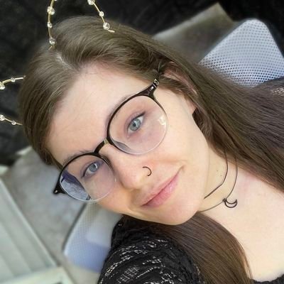 coffebabee's profile picture. ❤ and 💡