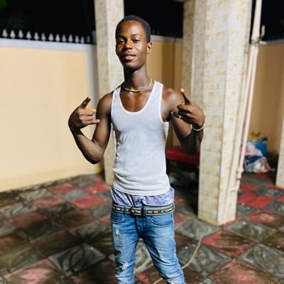 I'm Seth Enyaku but the street used to call me ALERT MHONIES 💴 I'm a student of Accra Technical Training Center and I have passion in music too ✨💫