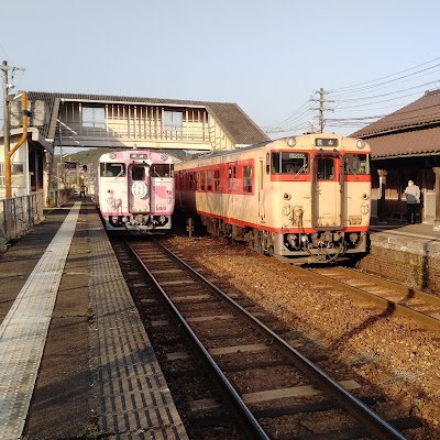 京都に住んでいるさわがしい鉄オタです。無言フォロー失礼します。怪しい垢は発見次第ブロックします。主に関西にいますが遠くの方へ行くこともあります。鉄道垢フォロバします。DMはご遠慮ください。