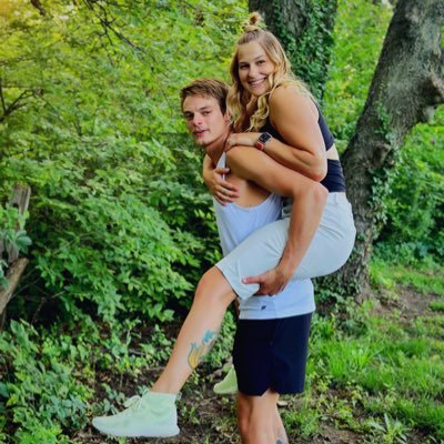 hanney_cowan's profile picture. R•E•A•L•T•O•R 🏠 #sayyestotheaddress @chayse_cowan ❤️ love my fam 👨‍👩‍👦