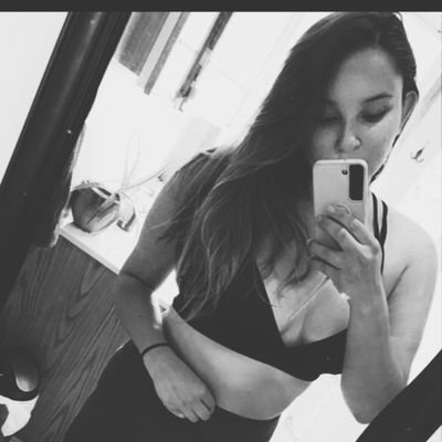 sarah__berens's profile picture. 2000s country hits different