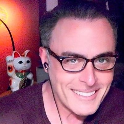 DanielUlin1's profile picture. Mentor for top-tier college-bound teens, marketing guy, video producer, journalist, copywriter, pianist, singer, and magician.