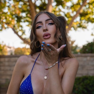 gamer girl 😻 • los angeles • she/her • 777• ✨positive vibes✨ ••• 🌸🏳️🌈♍ 🌈 🍄