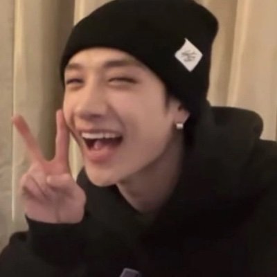 llluniii's profile picture. 🎼 𝙸'𝚕𝚕 𝚜𝚕𝚒𝚙 𝚊𝚠𝚊𝚢 𝚒𝚗𝚝𝚘 𝚝𝚑𝚒𝚜 𝚜𝚘𝚞𝚗𝚍✨