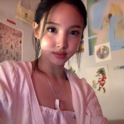 comfydoee's profile picture. amidst the tranquillity of sacrosanct rebellion upon her ardent peril.