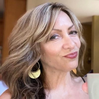 Unapologetically in love with my maker... Counting each day a gift, each breath a reminder, and every journey, rocky or smooth, worthy of a lesson and legacy
