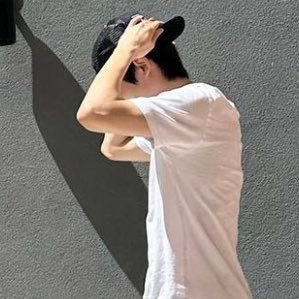 8thwrId's profile picture. restarting