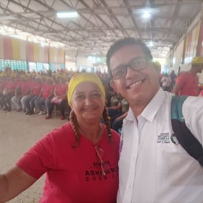 Frente Fernanda Bolaños de las Cocineras de la Patria, nacimos en revolución y somos leales al proyecto bolivariano liderado por @NicolasMaduro, TRAIDORES NUNCA