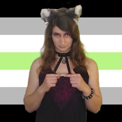 Flauschig-queeres Glitzer-Catgirl, transfem Femboy
Pronomen: t/ts, es/ihr, dey, deren
aromantisch, asexuell, agender
Too queer for your binary