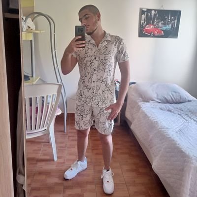 LeoBasically's profile picture. 