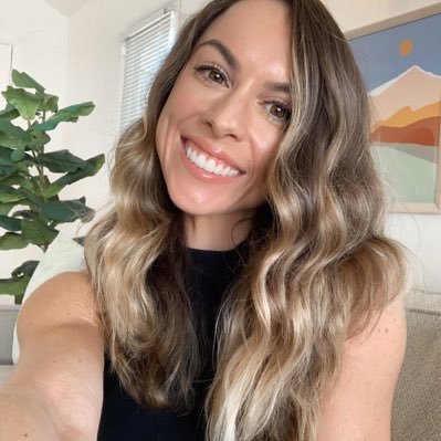 SugarGentle774's profile picture. Explorer Passionate about art. #WomenInPolitics #WomenInDesign Follow me and let's make magic👸