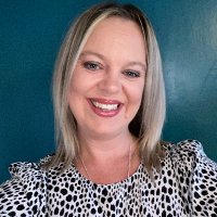 Hales (@myloveofreading) 's Twitter Profile